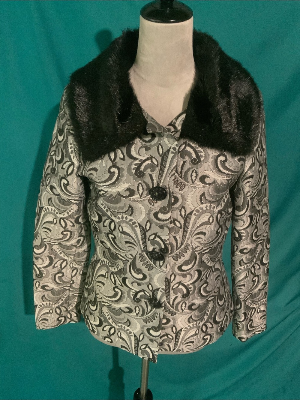 VINTAGE PARISIAN SIGNATURE BLACK/SILVER BROCADE EVENT JACKET, FAUX FUR COLLAR